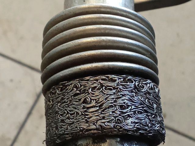 bontott VW GOLF V EGR Hűtő Cső