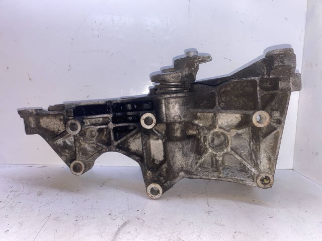 bontott VW GOLF V Generátor Tartó Bak