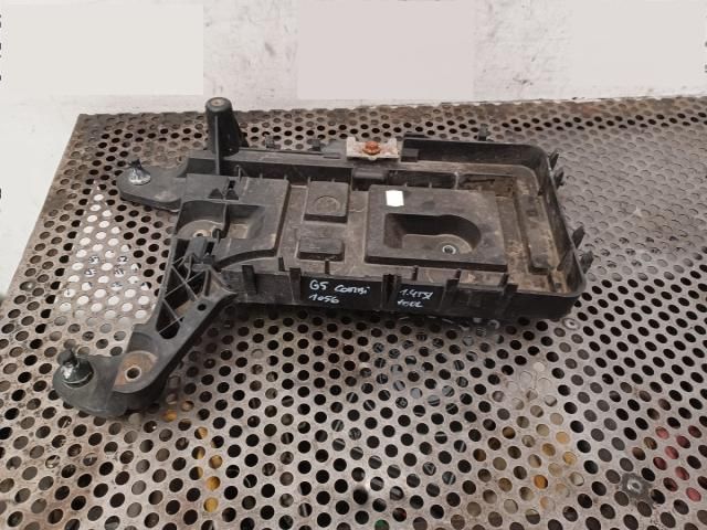 bontott VW GOLF V Generátor Tartó Bak