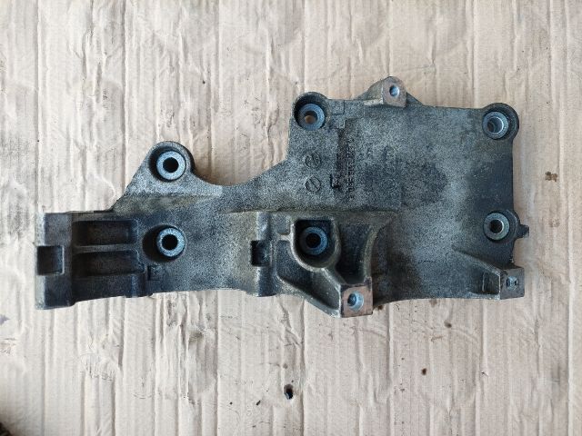 bontott VW GOLF V Generátor Tartó Bak