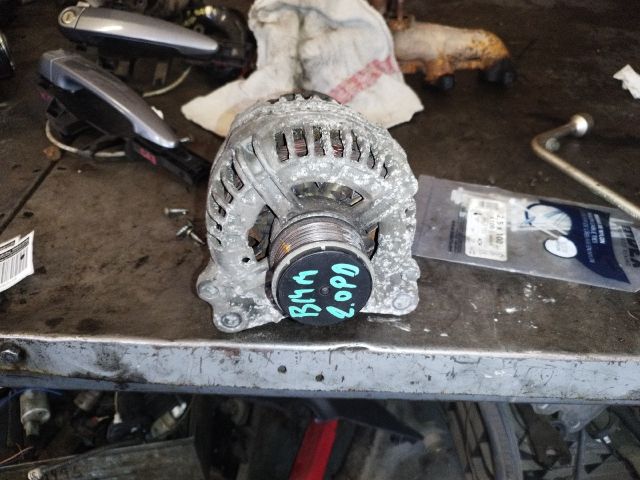 bontott VW GOLF V Generátor