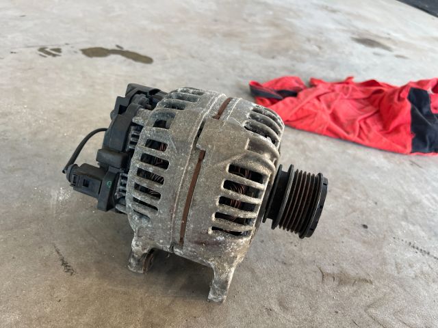 bontott VW GOLF V Generátor