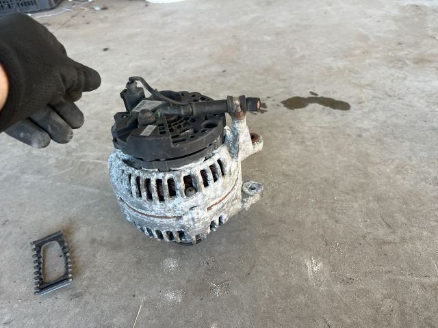 bontott VW GOLF V Generátor