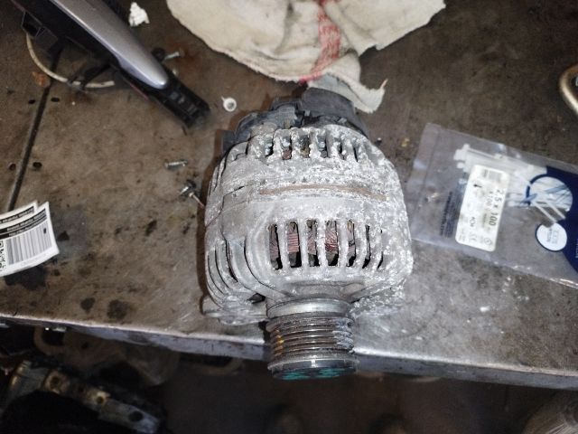 bontott VW GOLF V Generátor