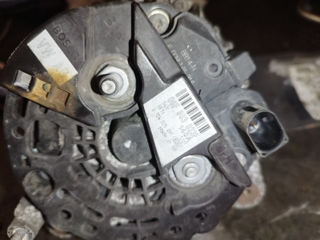 bontott VW GOLF V Generátor