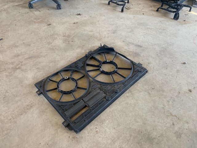 bontott VW GOLF V Hűtőventilátor Keret