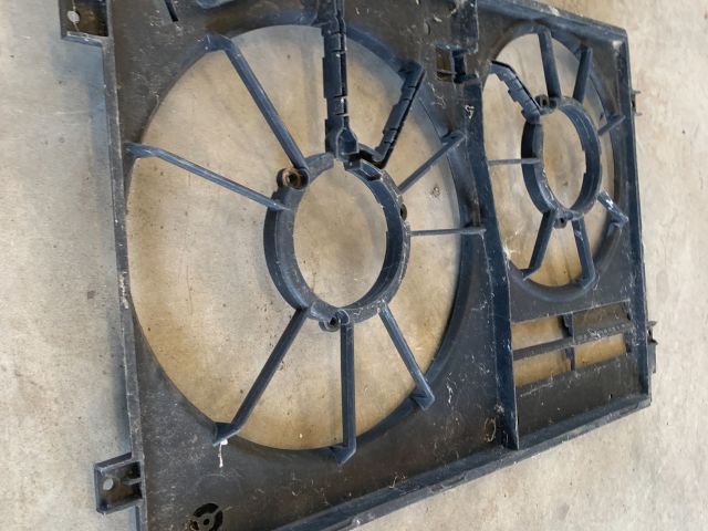 bontott VW GOLF V Hűtőventilátor Keret