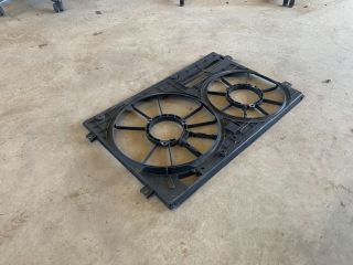 bontott VW GOLF V Hűtőventilátor Keret