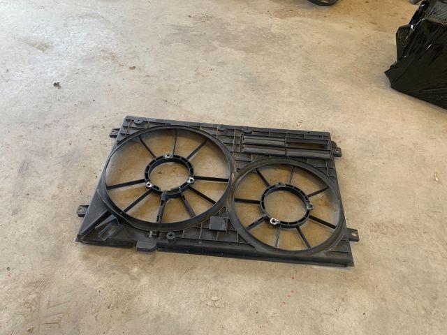 bontott VW GOLF V Hűtőventilátor Keret