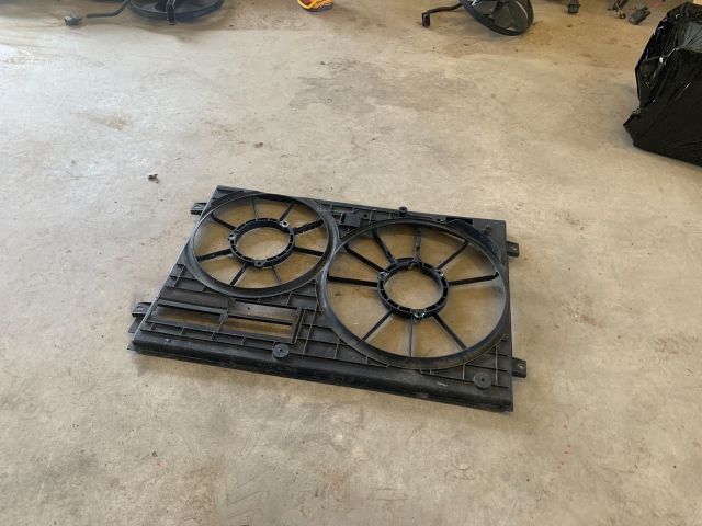 bontott VW GOLF V Hűtőventilátor Keret