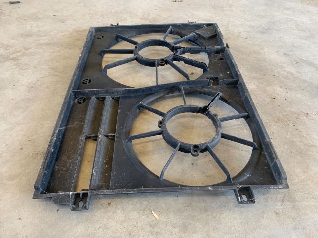 bontott VW GOLF V Hűtőventilátor Keret