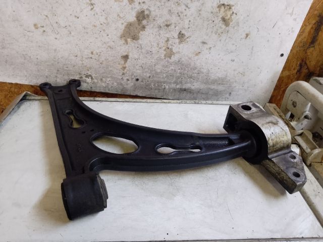 bontott VW GOLF V Jobb első Lengőkar