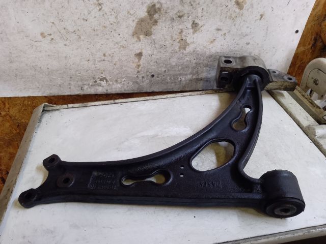 bontott VW GOLF V Jobb első Lengőkar