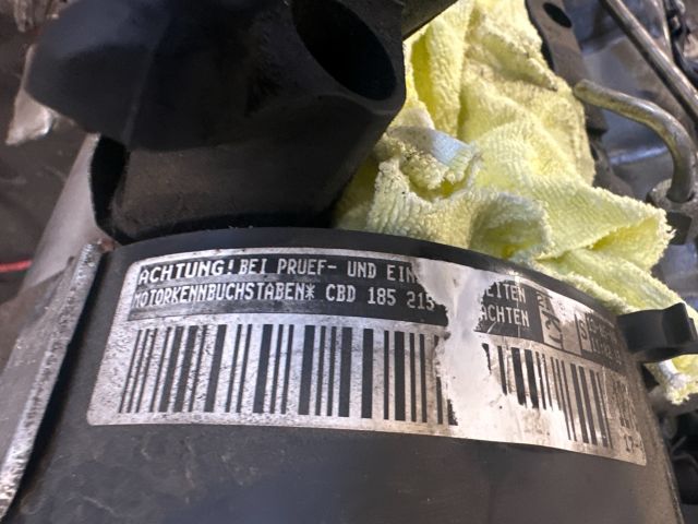 bontott VW GOLF V Motor (Fűzött blokk hengerfejjel)