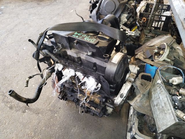 bontott VW GOLF V Motor (Fűzött blokk hengerfejjel)