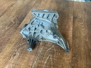 bontott VW GOLF V Motor Tartó Bak (Fém)