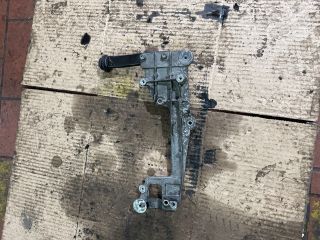 bontott VW GOLF V Motor Tartó Bak (Fém)