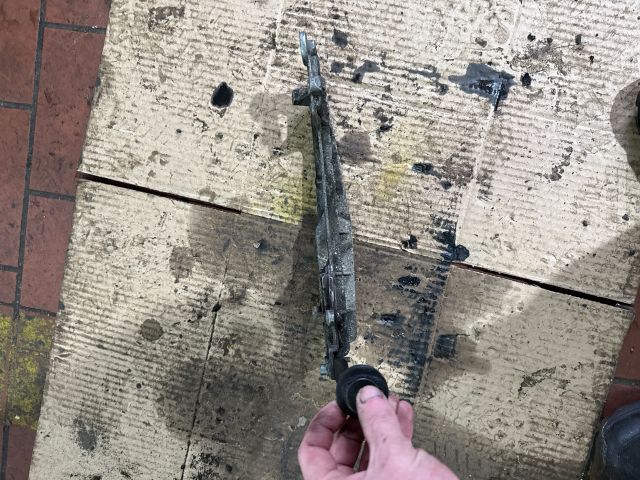 bontott VW GOLF V Motor Tartó Bak (Fém)