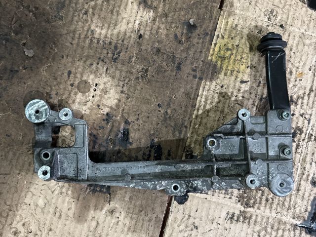 bontott VW GOLF V Motor Tartó Bak (Fém)