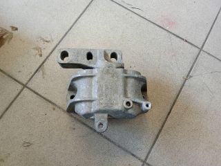 bontott VW GOLF V Motor Tartó Bak (Pozíciófüggetlen)