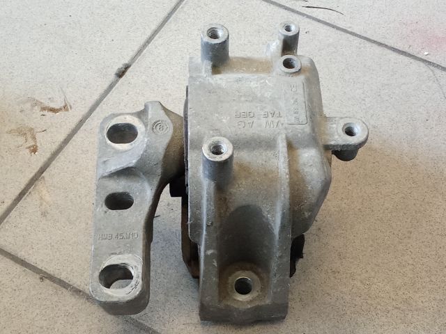 bontott VW GOLF V Motor Tartó Bak (Pozíciófüggetlen)