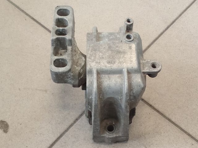 bontott VW GOLF V Motor Tartó Bak (Pozíciófüggetlen)