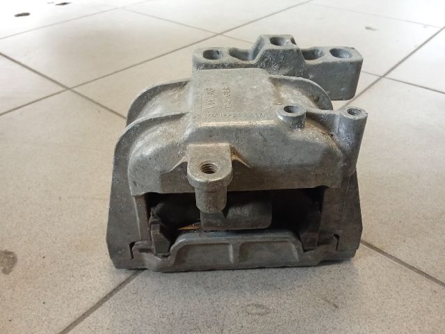 bontott VW GOLF V Motor Tartó Bak (Pozíciófüggetlen)