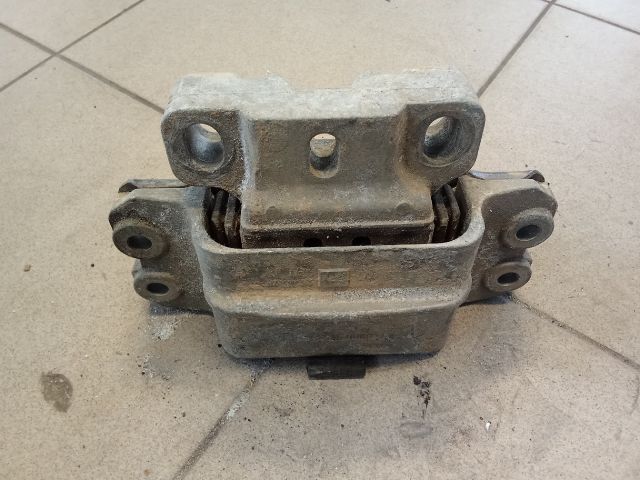 bontott VW GOLF V Motor Tartó Bak (Pozíciófüggetlen)