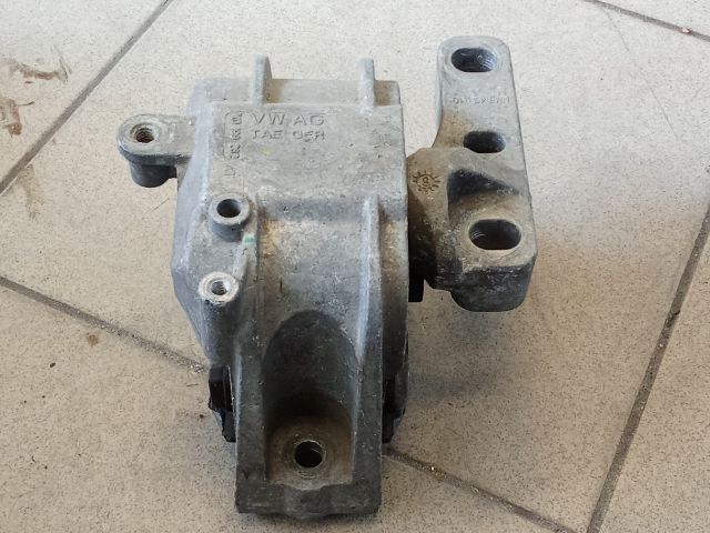 bontott VW GOLF V Motor Tartó Bak (Pozíciófüggetlen)