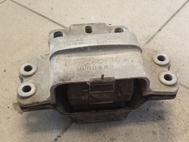 bontott VW GOLF V Motor Tartó Bak (Pozíciófüggetlen)