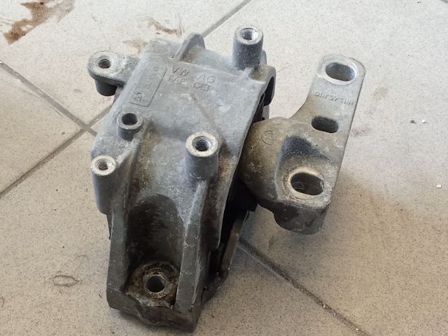 bontott VW GOLF V Motor Tartó Bak (Pozíciófüggetlen)