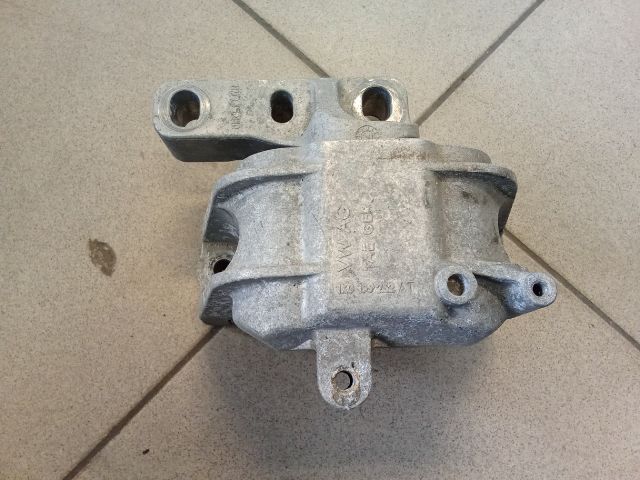 bontott VW GOLF V Motor Tartó Bak (Pozíciófüggetlen)