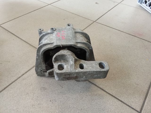 bontott VW GOLF V Motor Tartó Bak (Pozíciófüggetlen)