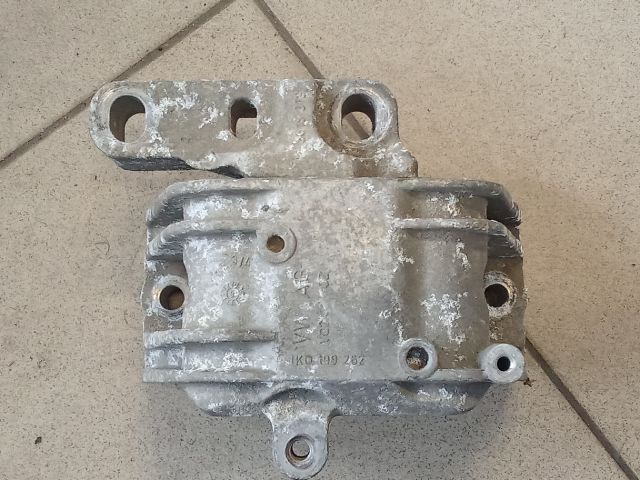 bontott VW GOLF V Motor Tartó Bak (Pozíciófüggetlen)
