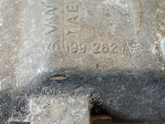 bontott VW GOLF V Motor Tartó Bak (Pozíciófüggetlen)