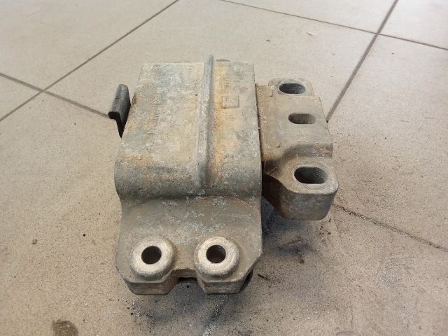 bontott VW GOLF V Motor Tartó Bak (Pozíciófüggetlen)