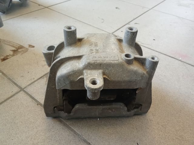 bontott VW GOLF V Motor Tartó Bak (Pozíciófüggetlen)