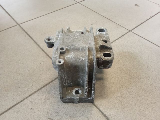 bontott VW GOLF V Motor Tartó Bak (Pozíciófüggetlen)