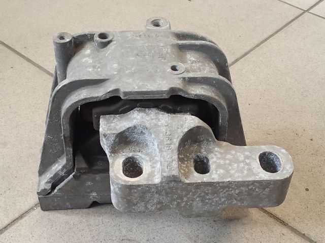 bontott VW GOLF V Motor Tartó Bak (Pozíciófüggetlen)