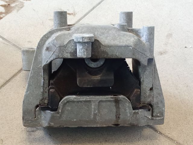 bontott VW GOLF V Motor Tartó Bak (Pozíciófüggetlen)
