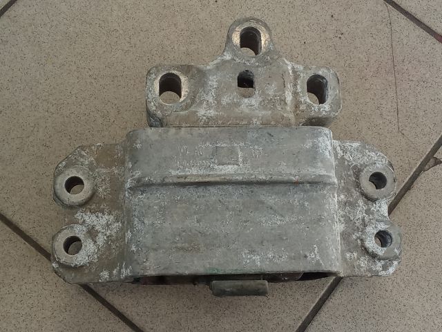 bontott VW GOLF V Motor Tartó Bak (Pozíciófüggetlen)