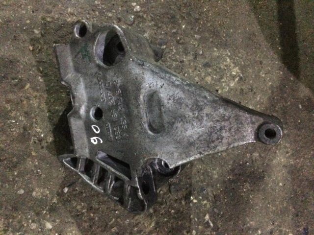 bontott VW GOLF V Motor Tartó Bak (Pozíciófüggetlen)