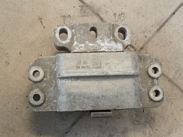 bontott VW GOLF V Motor Tartó Bak (Pozíciófüggetlen)