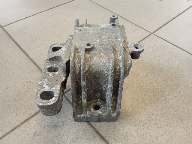 bontott VW GOLF V Motor Tartó Bak (Pozíciófüggetlen)
