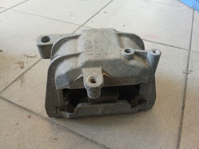 bontott VW GOLF V Motor Tartó Bak (Pozíciófüggetlen)