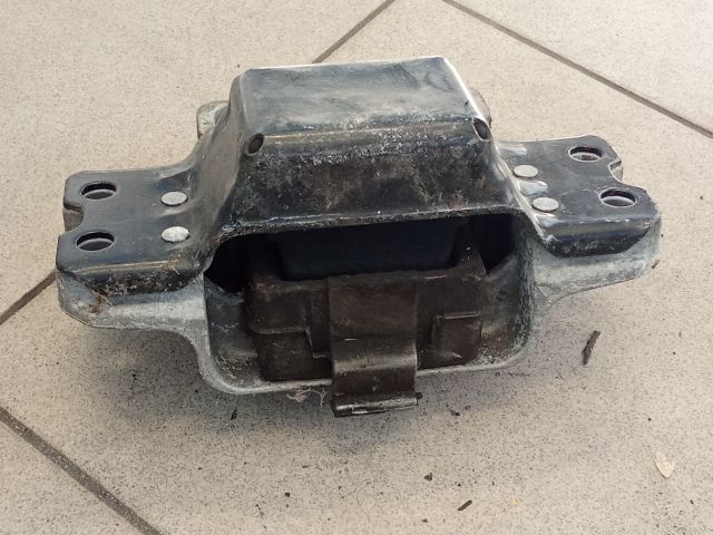 bontott VW GOLF V Motor Tartó Bak (Pozíciófüggetlen)