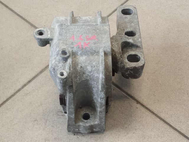 bontott VW GOLF V Motor Tartó Bak (Pozíciófüggetlen)