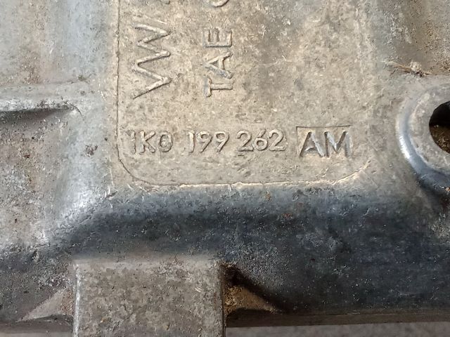 bontott VW GOLF V Motor Tartó Bak (Pozíciófüggetlen)