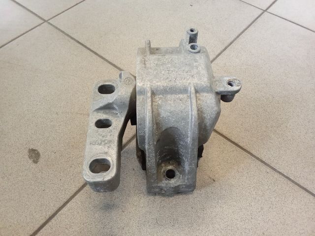 bontott VW GOLF V Motor Tartó Bak (Pozíciófüggetlen)