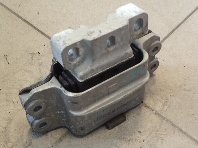 bontott VW GOLF V Motor Tartó Bak (Pozíciófüggetlen)